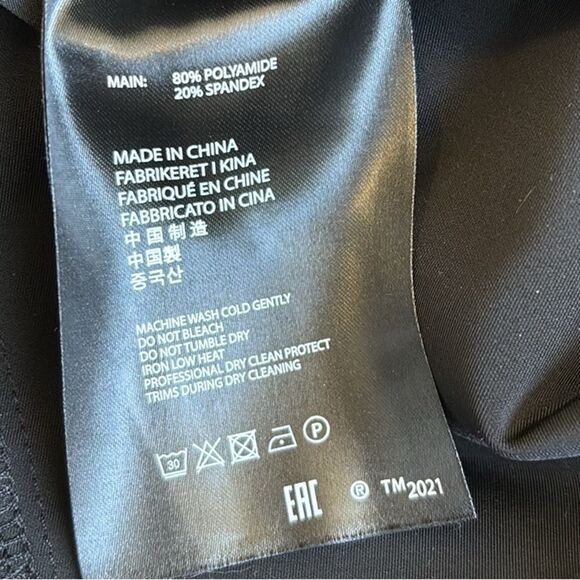 Heliot Emil Semperi Black Long Sleeve Top Hook & Eye Closures Throughout Ssense - Picture 8 of 9